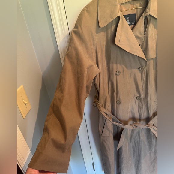 London Fog Women's Tan Trench Coat, size 10 - Picture 2 of 15